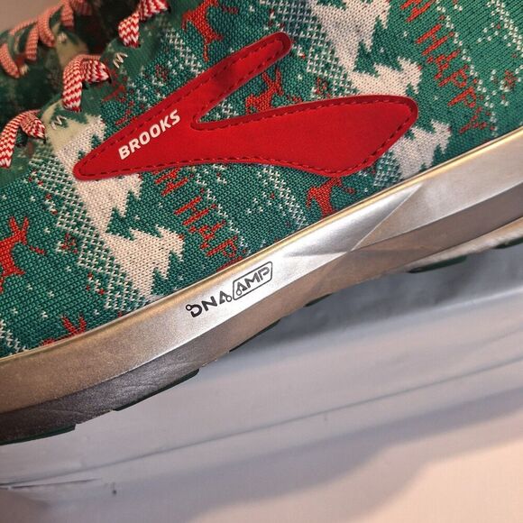 Brooks Levitate 2 Merry Christmas Men\'s Sneakers Shoes.  Size 12. RARE main image 2